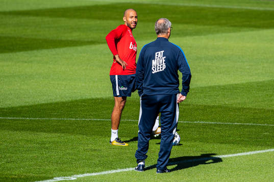 Haitam Aleesami and Lars Lagerbäck, head coach of Norway