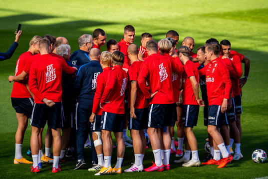 Markus Henriksen and the players of the Norwegian national