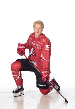 Vita Hästens Simon Holmström
