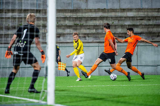 Lunds Jesper Rindmo mot Torns målvakt Svante Hildeman,