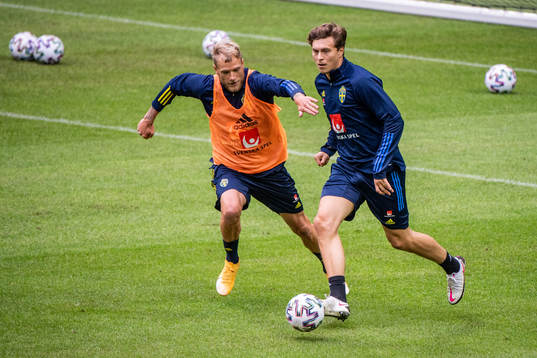 John Guidetti and Victor Nilsson Lindelöf of the Swedish