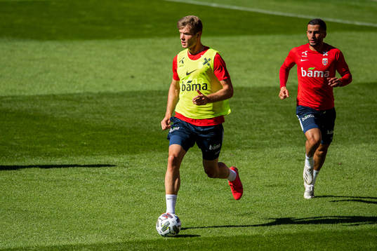 Alexander Sørloth and Omar Elabdellaoui of the Norwegian