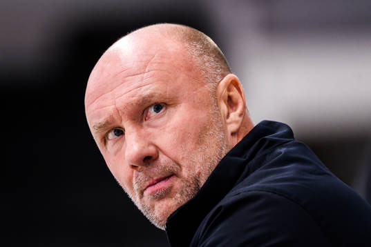 Brynäs tränare Peter Andersson införishockeymatchen i