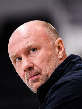 Brynäs tränare Peter Andersson införishockeymatchen i