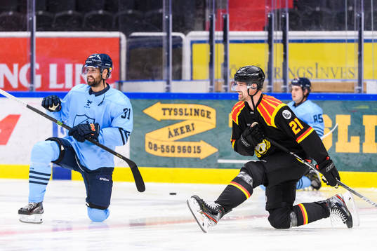 Djurgårdens Dick Axelsson och Brynäs Patrik Berglund