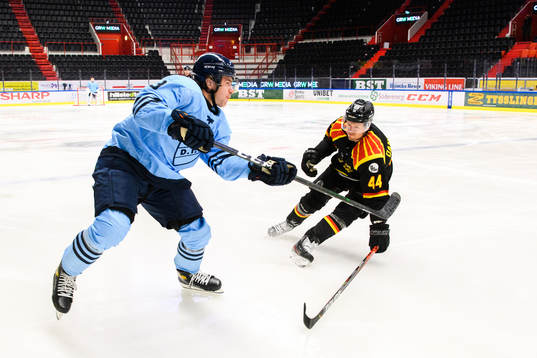 Djurgårdens Tobias Björnfot och Brynäs Nicklas Danielsson