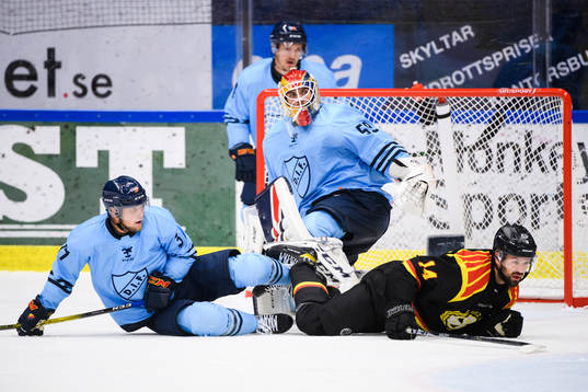 Djurgårdens Jesper Pettersson och målvakt Mantas Armalis