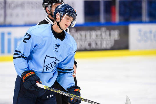Djurgårdens William Eklund lämnar isen