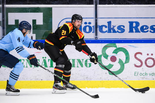 Djurgårdens Marcus Högström och Brynäs Patrik Berglund