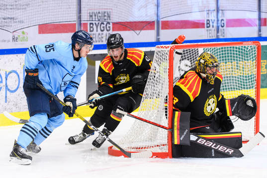 Djurgårdens Michael Haga mot Brynäs Josef Ingman och