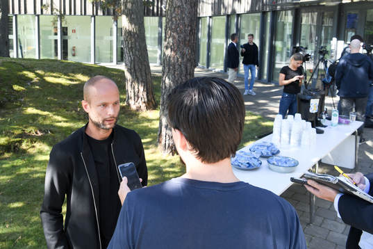 IFK Göteborgs Robin Söder blir intervjuad