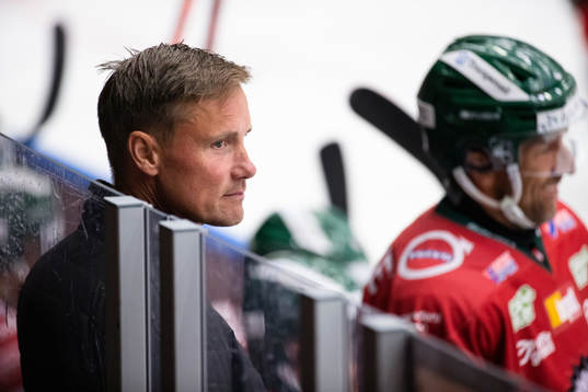 Frölundas tränare Roger Rönnberg innan ishockeymatchen i