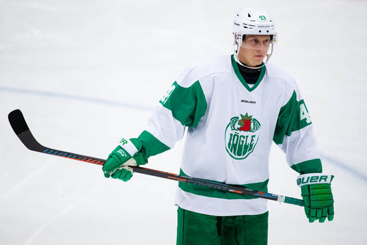 Rögles Olli Palola innan ishockeymatchen i