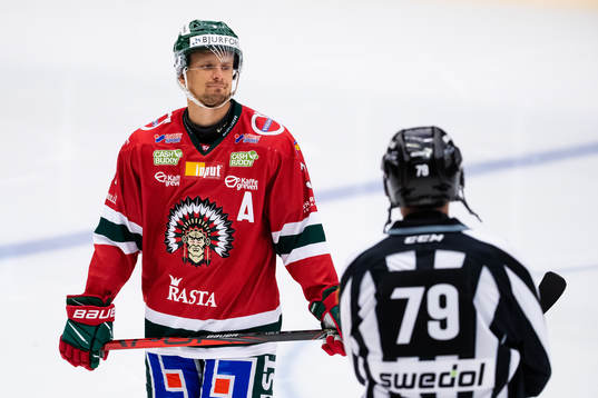 Frölundas Nicklas Lasu innan ishockeymatchen i