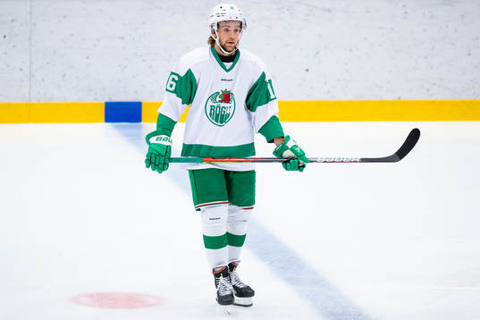 Rögles Lucas Ekeståhl Jonsson innan träningsmatchen i