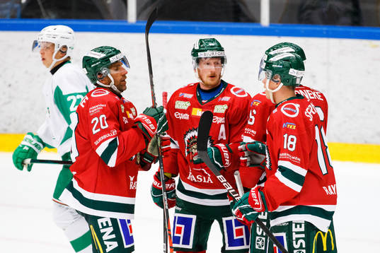 Frölundas spelare jublar med Joel Lundqvist