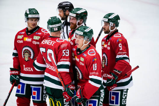Frölundas Lucas Raymond jublar med lagkamrater