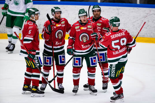 Frölundas Lucas Raymond jublar med lagkamrater