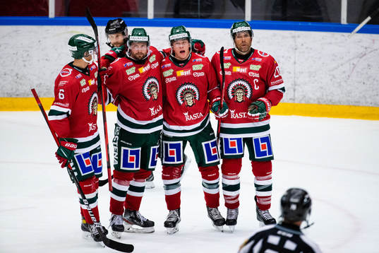 Frölundas Lucas Raymond jublar med lagkamrater