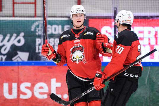Malmö Redhawks Fredrik Händemark och Helge Grans jublar