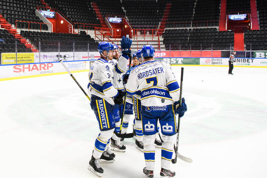 Leksands spelare jublar med Peter Cehlarik