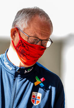 Lars Lagerbäck, head coach of Norway, wearing a face mask