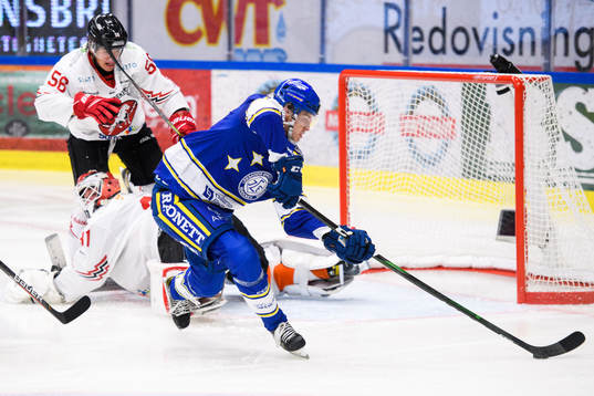 Leksands Nils Åman gör 0-1