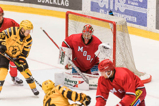 Modos målvakt Anthony Peters
