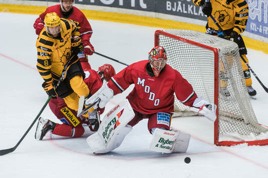 Modos målvakt Anthony Peters