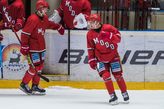 Modos Linus Pettersson  jublar