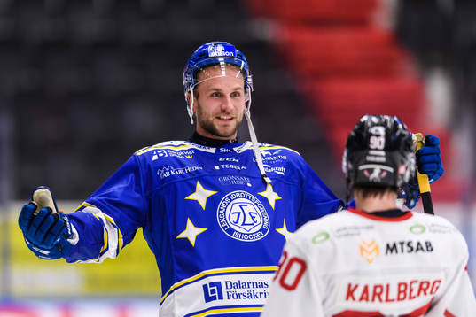 Leksands Daniel Gunnarsson pratar med Vita Hästens Marcus