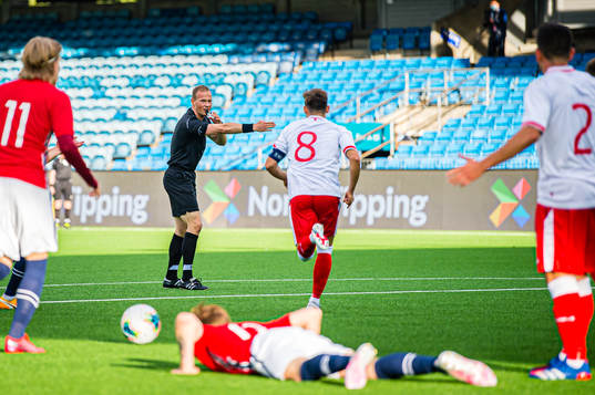 Kaarlo Oskari Hämäläinen, referee,, referee
