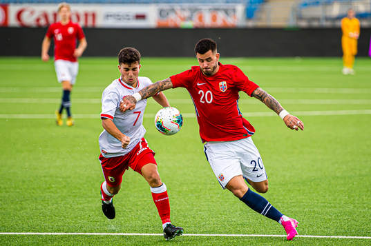 Julian Valarino of Gibraltar and Aron Dønnum of Norway