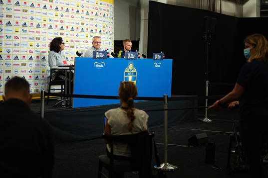 Head coach Janne Andersson and Sebastian Larsson of the