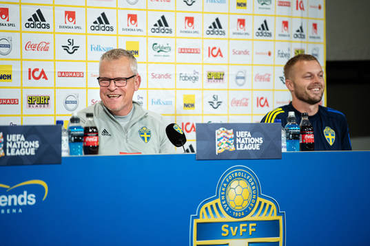 Head coach Janne Andersson and Sebastian Larsson of the