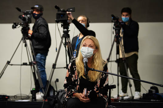 Journalist Jane Björck of SVT wearing a protective face