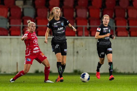 Örebros Ellen Karlsson och Växjös Elin Nilsson