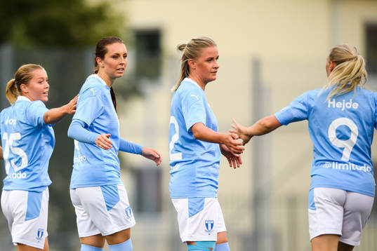 Malmö FFs Malin Gunnarsson jublar med Elvira Ramel,