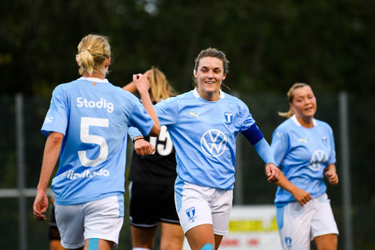 Malmö FFs Endie Erlansson jublar med Stina Stadig