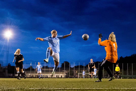 Malmö FFs Caroline Williamsdotter med en målchans mot