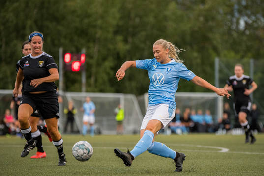 Malmö City FCs Emma kristina Gravi och Malmö FFs