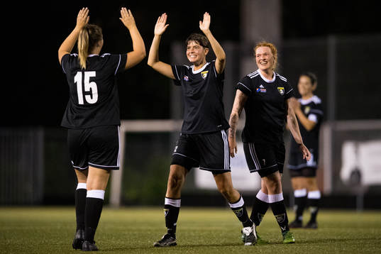 Malmö City FCs Emelie Olsson jublar med Felicia Olsson