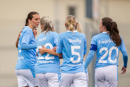 Malmö FFs Malin Gunnarsson jublar med lagkamrater