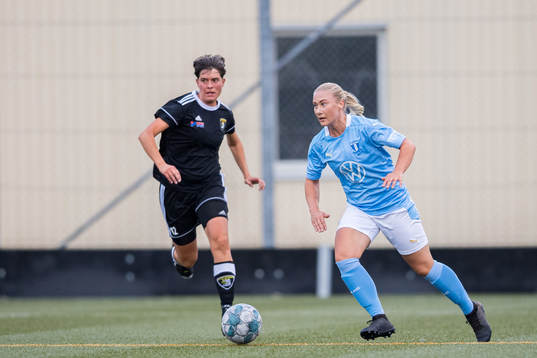 Malmö FFs Madeleine Hejde och Malmö City FCs Emelie Olsson