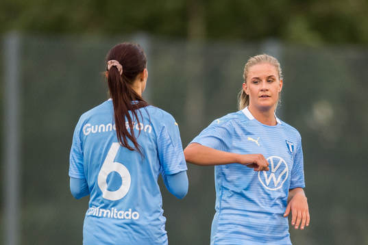 Malmö FFs Malin Gunnarsson jublar med Emelie Erlandsson