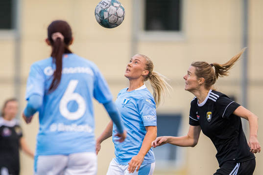 Malmö FFs Madeleine Hejde och Malmö City FCs Sanne