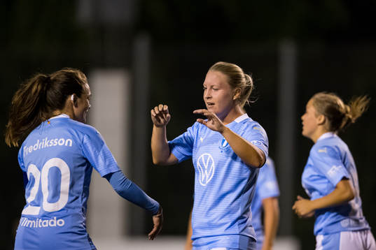 Malmö FFs Caroline Williamsdotter jublar med Saga
