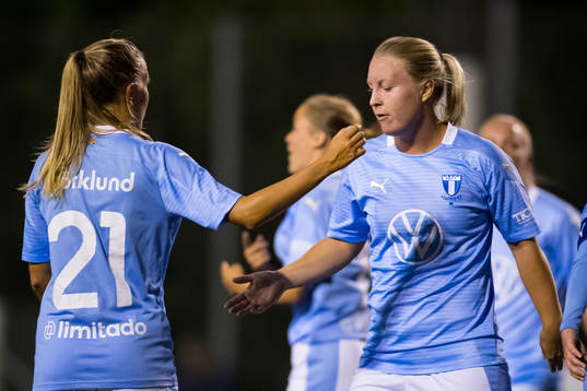 Malmö FFs Caroline Williamsdotter jublar med Elin