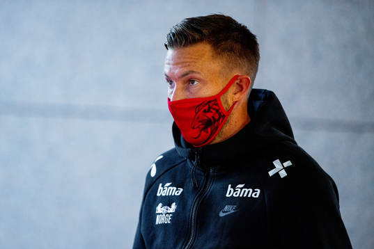 Martin Linnes of Norway arrives wearing a face mask