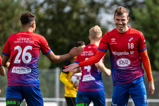 Höganäs Hassan Maatouk och Mattias Andersson jublar